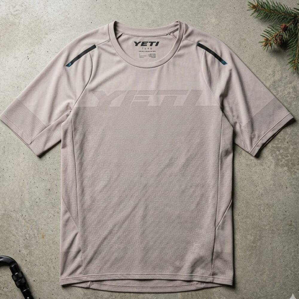 Yeti Cycles TURQ Series MTB Mountain Bike Jersey Men's L Tan Short Sleeve Snag
